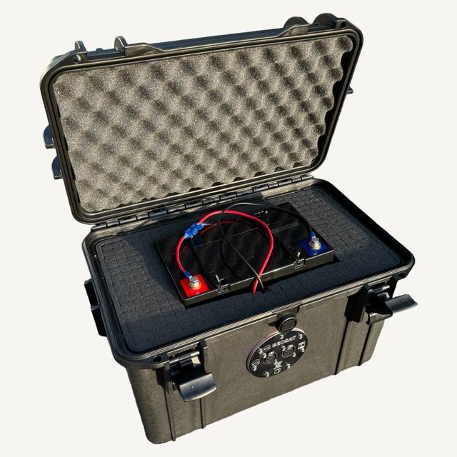PowerPack PSU55 ouvert, batterie et câblage dans la mousse de protection